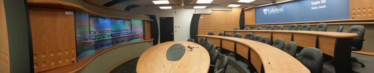 Example of a classroom that can accommodate more students on screens